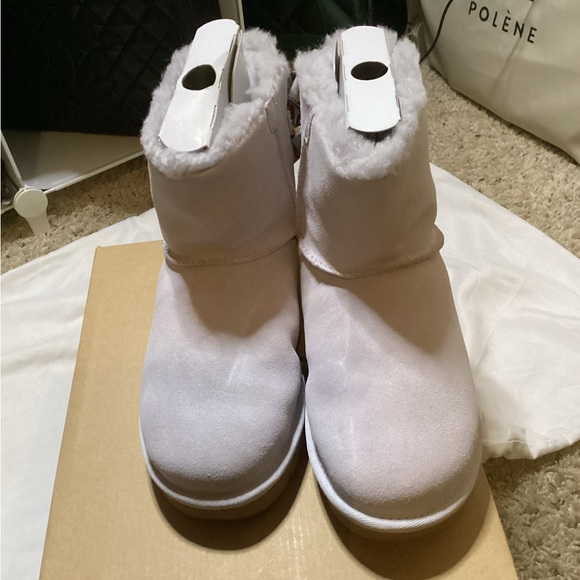 NIB MINI BAILEY BOW UGGS 6 - Picture 3 of 4